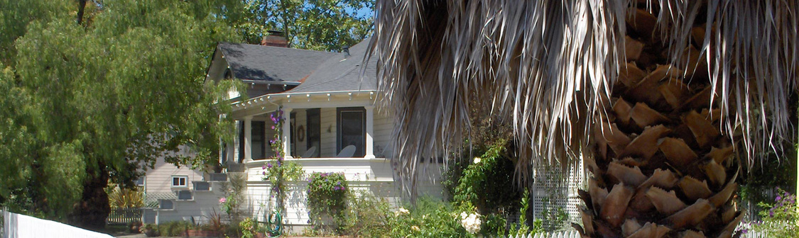 Charming white house on a sunny Californian afternoon